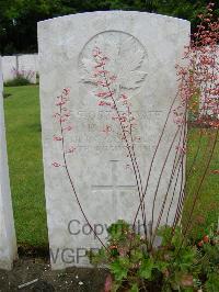 Etaples Military Cemetery - Jones, Percy